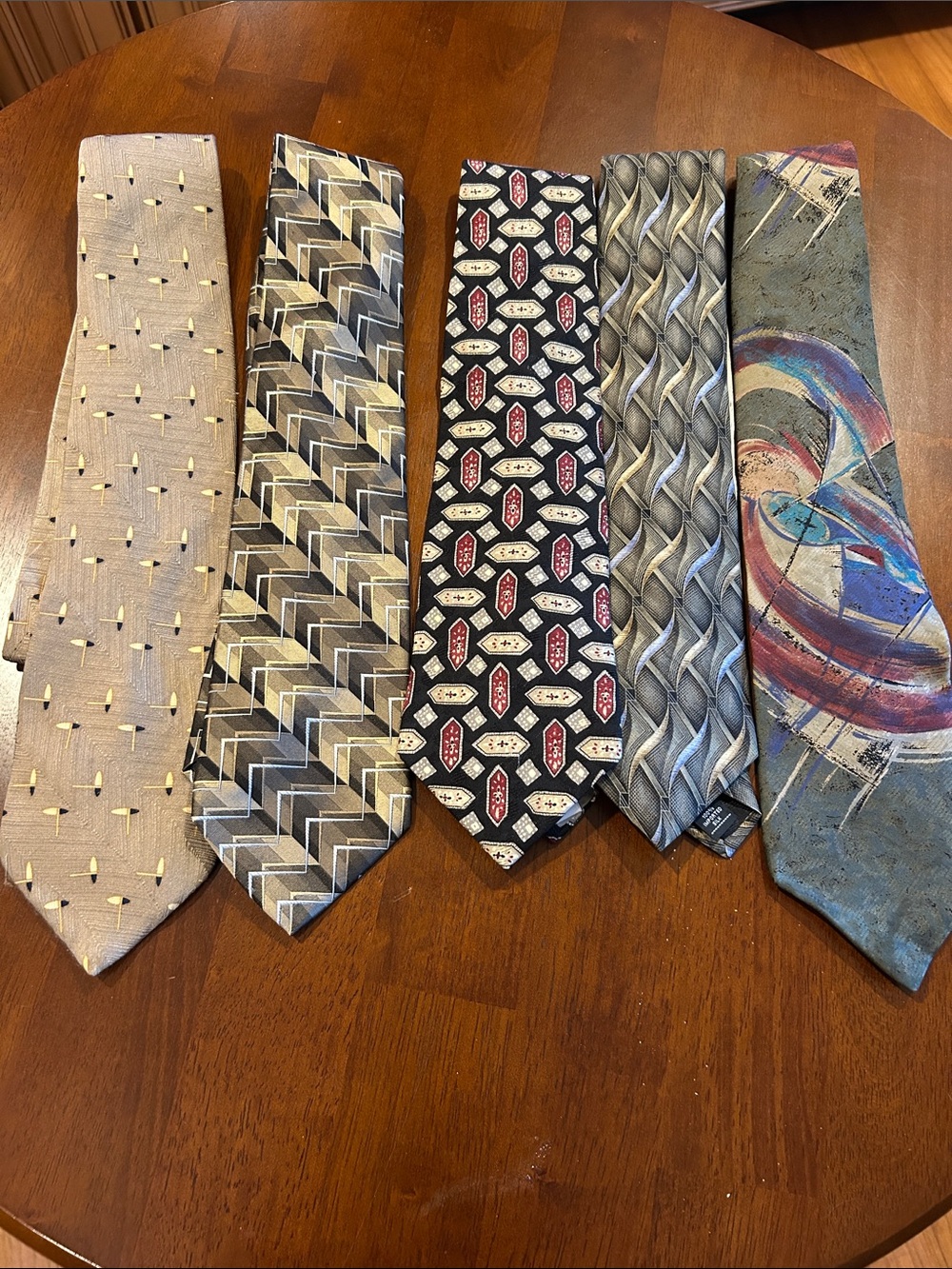 Five-Tie in neutral patterns